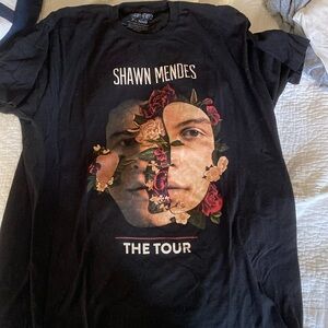 Shawn mendes the tour XL tshirt